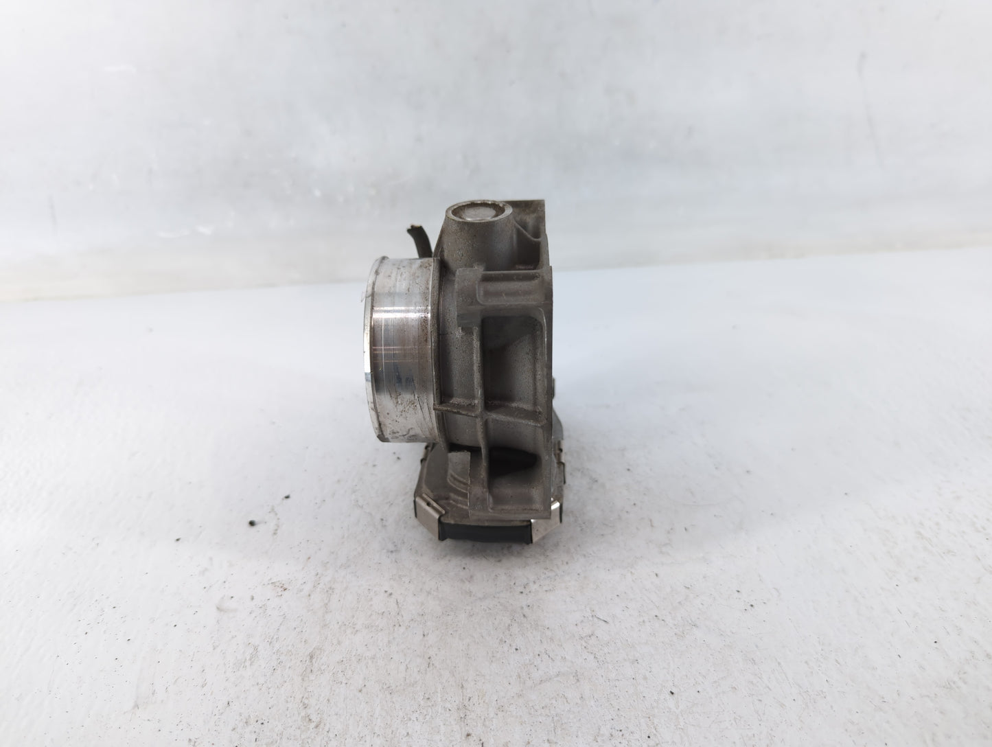 2013-2015 Chevrolet Malibu Throttle Body P/N:12627217DA Fits Fits 2013 2014 2015 2017 2018 2019 2020 OEM Used Auto Parts - O