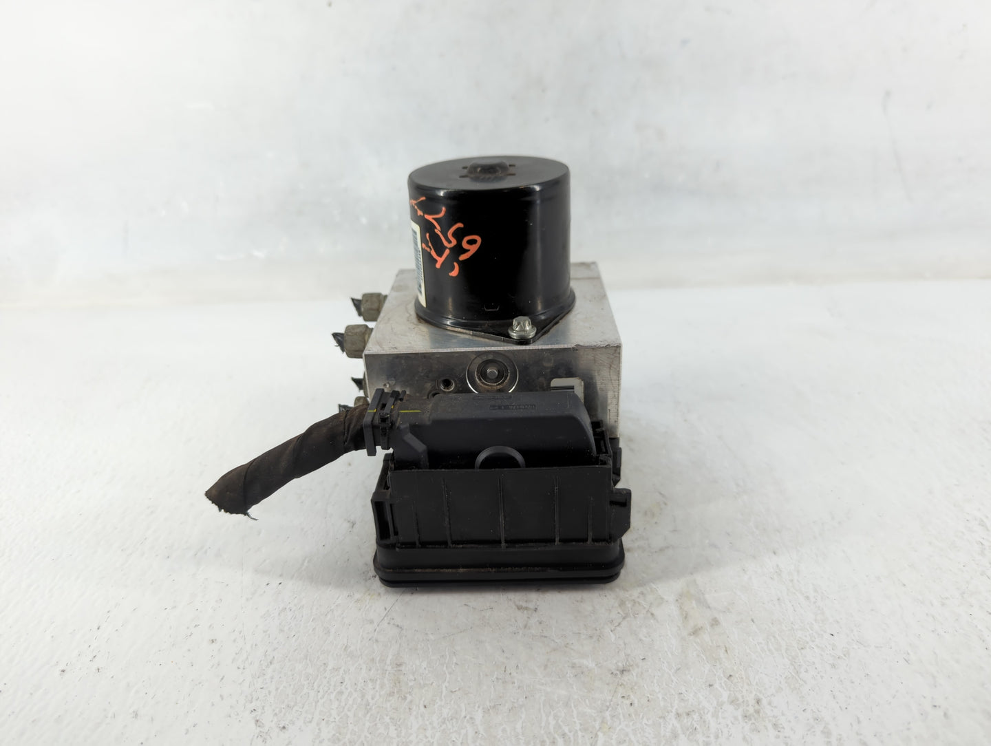 2013-2016 Chevrolet Malibu ABS Pump Control Module Replacement P/N:22863598 Fits Fits 2012 2013 2014 2015 2016 OEM Used Auto