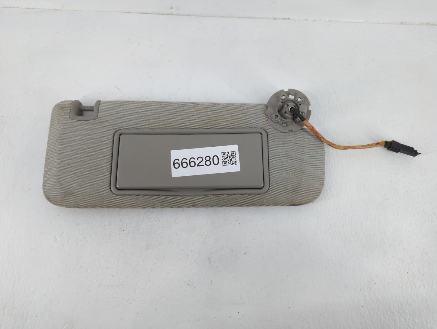 2013-2016 Chevrolet Malibu Sun Visor Shade Replacement Driver Left Mirror Fits Fits 2013 2014 2015 2016 OEM Used Auto Parts 