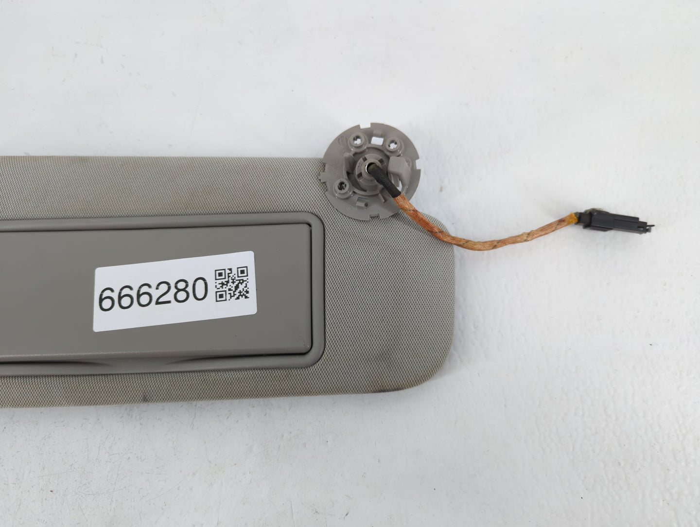 2013-2016 Chevrolet Malibu Sun Visor Shade Replacement Driver Left Mirror Fits Fits 2013 2014 2015 2016 OEM Used Auto Parts 