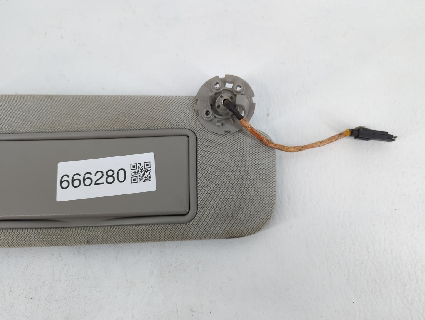 2013-2016 Chevrolet Malibu Sun Visor Shade Replacement Driver Left Mirror Fits Fits 2013 2014 2015 2016 OEM Used Auto Parts 