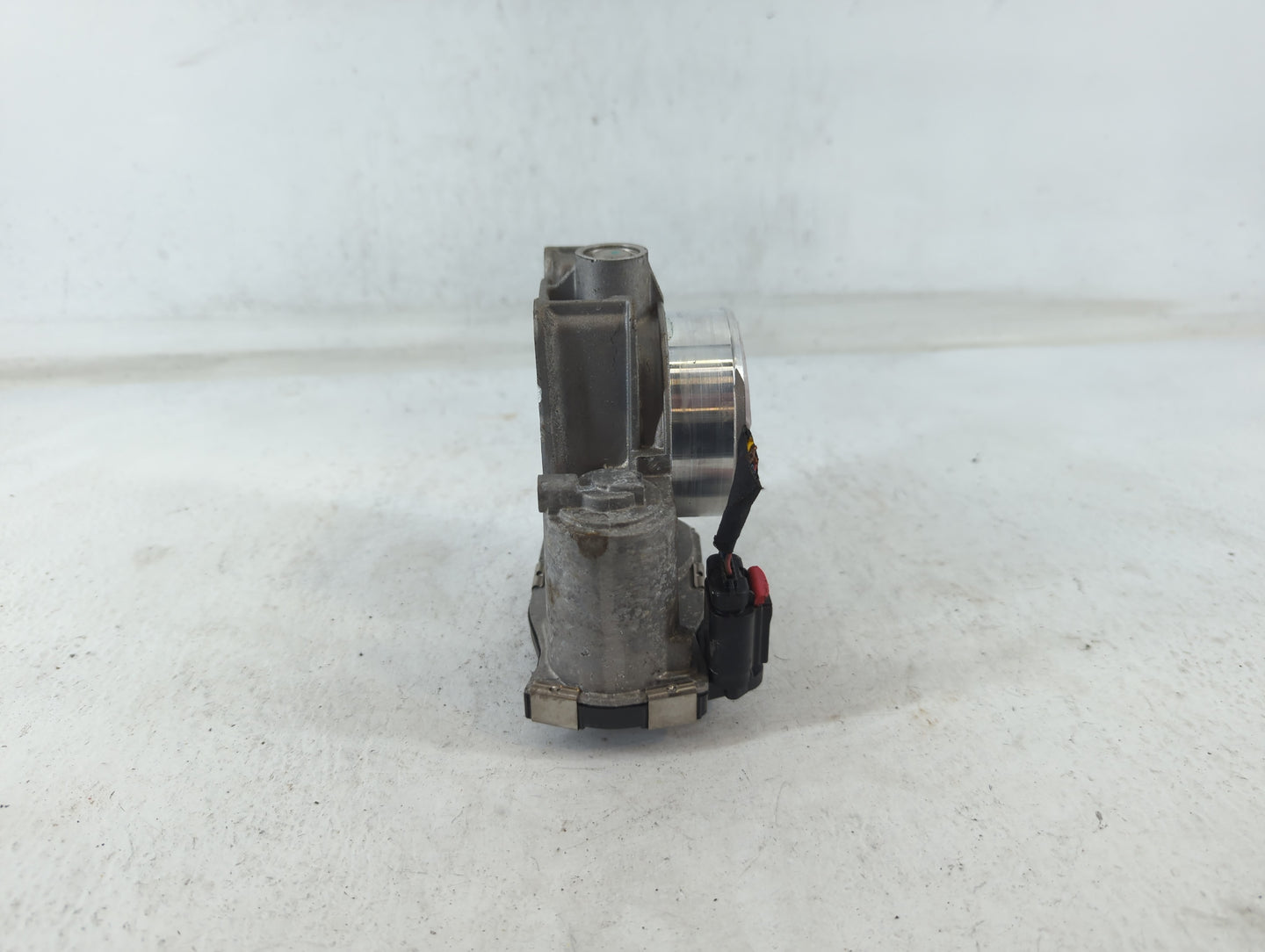 2013-2015 Chevrolet Malibu Throttle Body P/N:12627217DA Fits Fits 2013 2014 2015 2017 2018 2019 2020 OEM Used Auto Parts - O