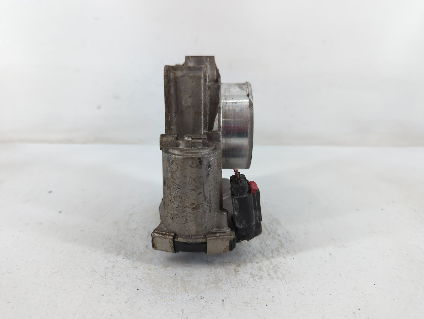 2013-2015 Chevrolet Malibu Throttle Body P/N:12627217DA Fits Fits 2013 2014 2015 2017 2018 2019 2020 OEM Used Auto Parts - O