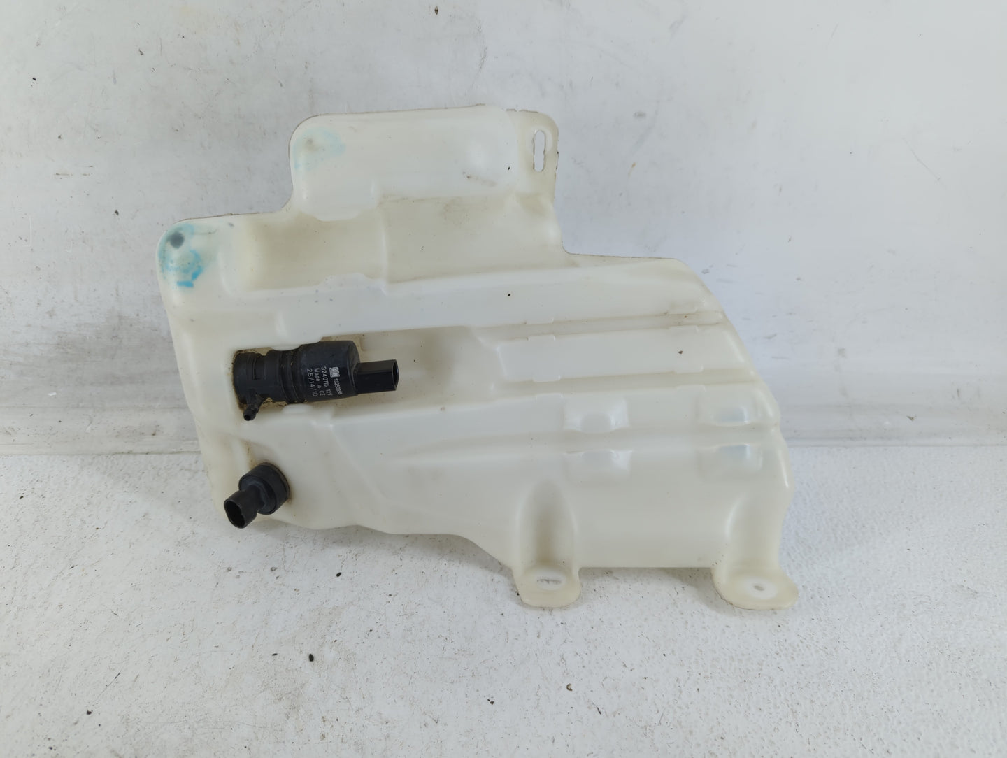 2013 Chevrolet Malibu Radiator Coolant Overflow Expansion Tank Bottle - Oemusedautoparts1.com