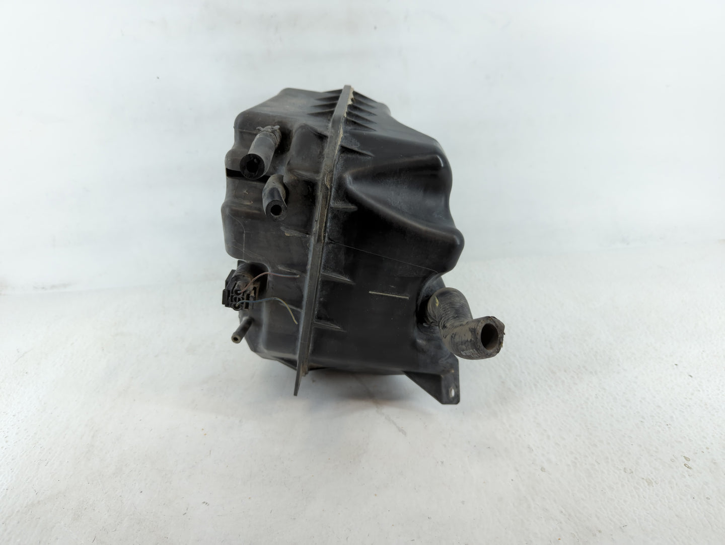 2013-2016 Chevrolet Malibu Windshield Washer Fluid Reservoir Bottle Oem - Oemusedautoparts1.com