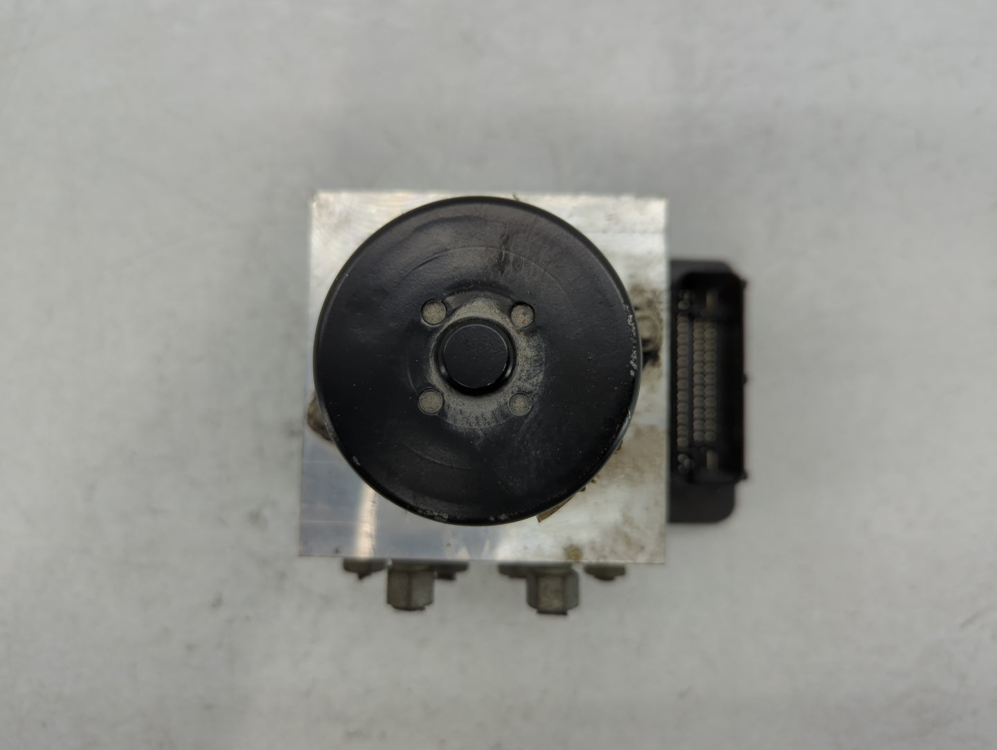 2013-2016 Chevrolet Malibu ABS Pump Control Module Replacement P/N:14177461311 Fits Fits 2012 2013 2014 2015 2016 OEM Used A