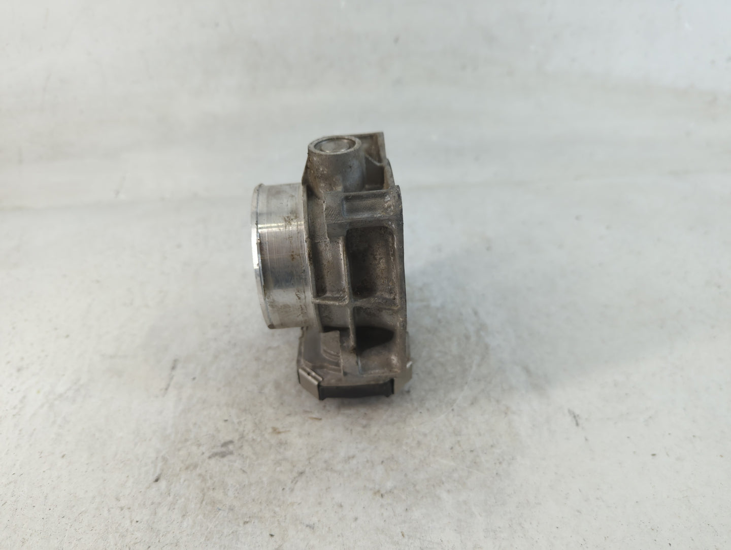 2013-2015 Chevrolet Malibu Throttle Body P/N:12627217DA Fits Fits 2013 2014 2015 2017 2018 2019 2020 OEM Used Auto Parts - O
