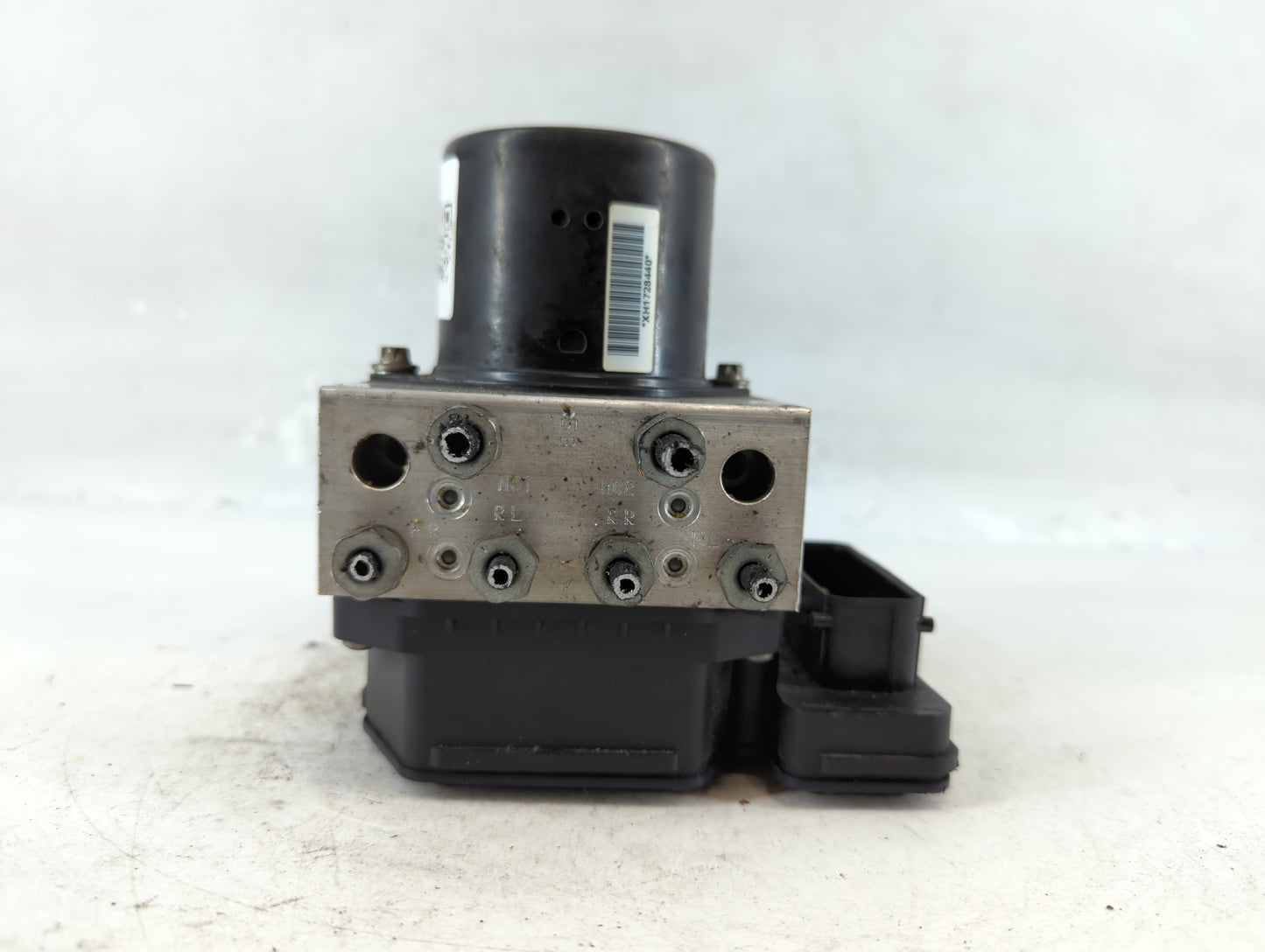 2013-2016 Chevrolet Malibu ABS Pump Control Module Replacement P/N:22863598 Fits Fits 2012 2013 2014 2015 2016 OEM Used Auto