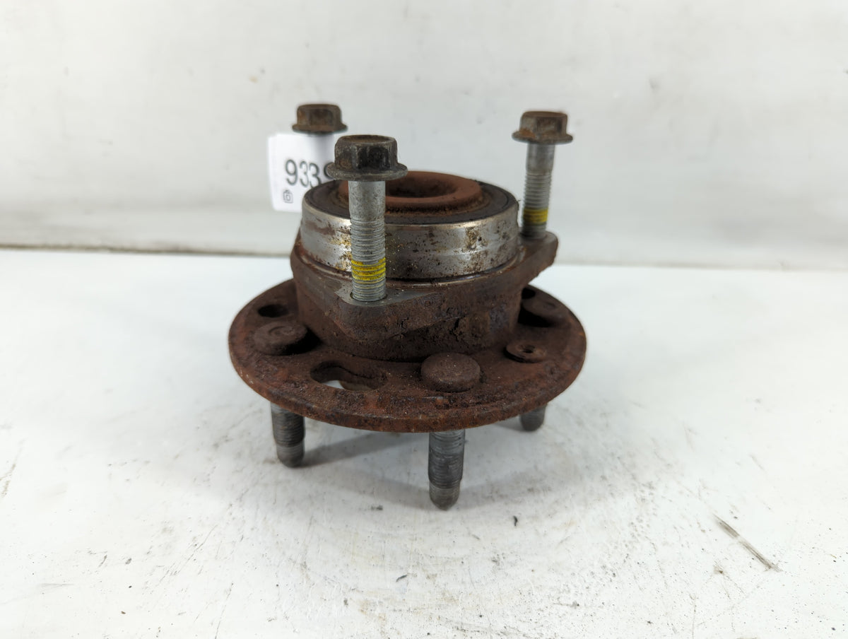 2013-2016 Chevrolet Malibu Driver Rear Wheel Hub Oem 933959 - Oemusedautoparts1.com