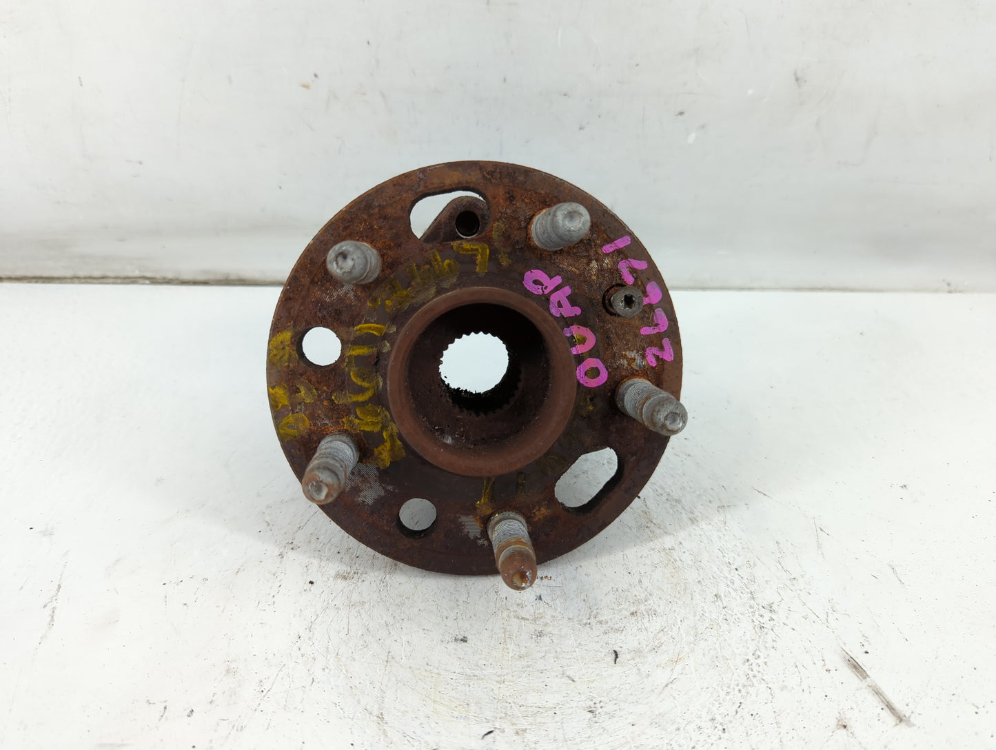 2013-2016 Chevrolet Malibu Driver Rear Wheel Hub Oem - Oemusedautoparts1.com