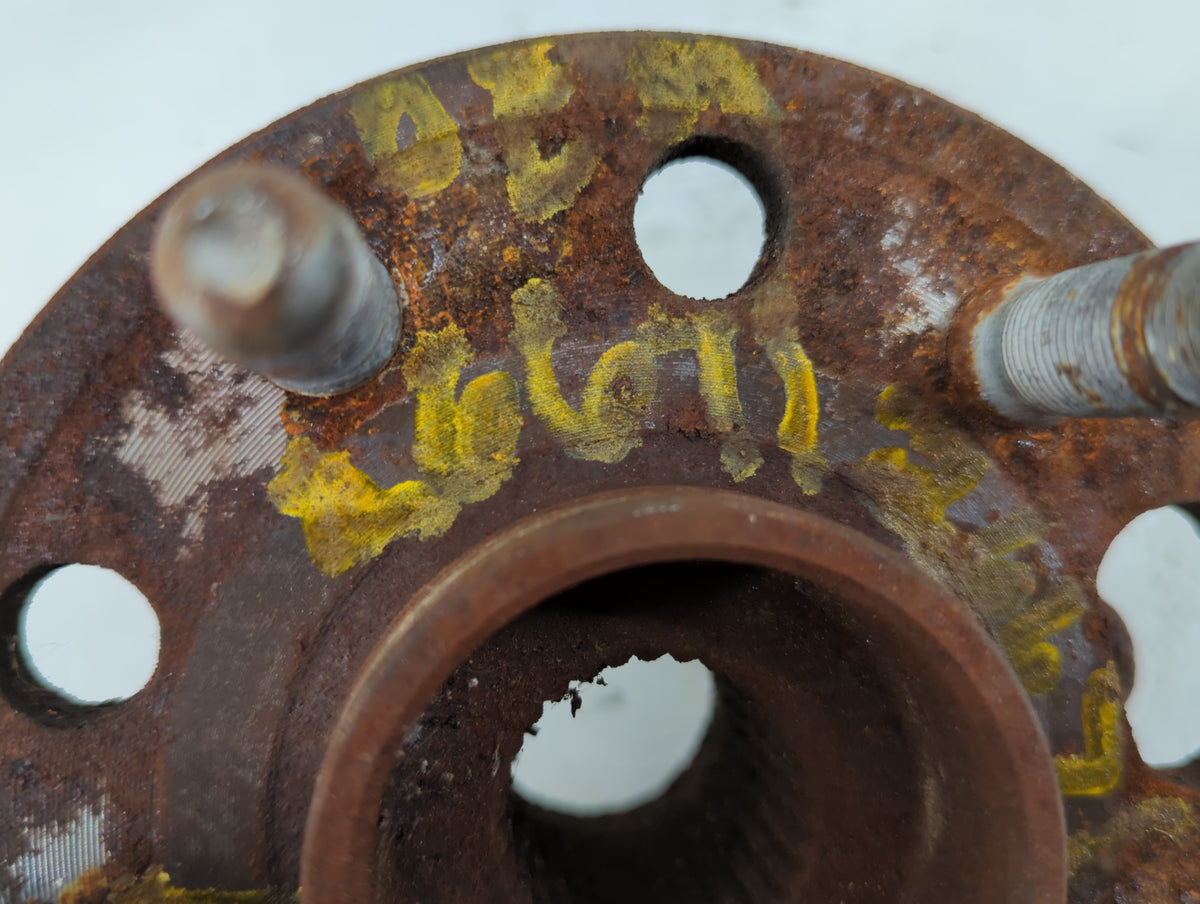 2013-2016 Chevrolet Malibu Driver Rear Wheel Hub Oem 933959 - Oemusedautoparts1.com