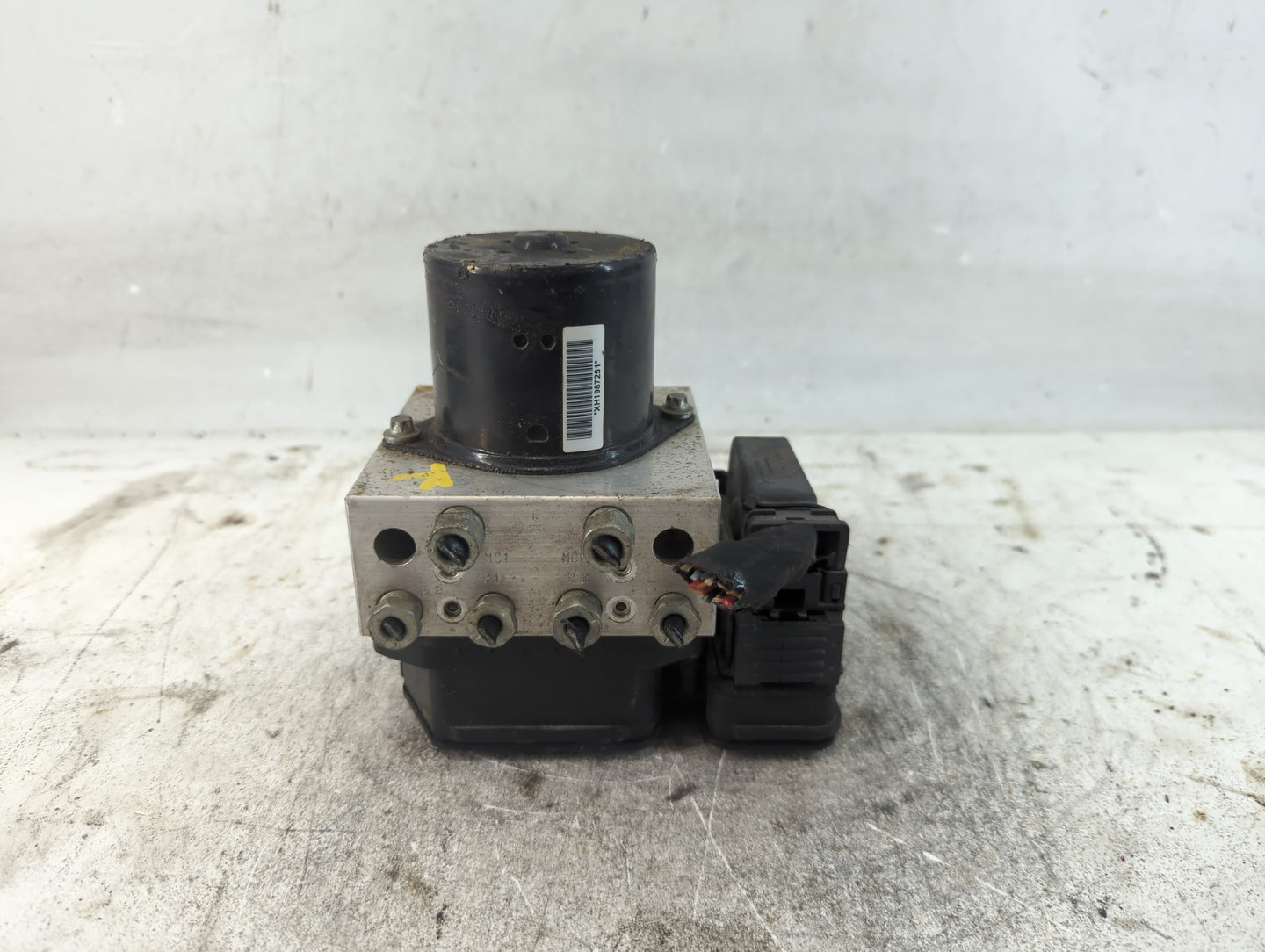 2013-2016 Chevrolet Malibu ABS Pump Control Module Replacement P/N:22863598 Fits Fits 2012 2013 2014 2015 2016 OEM Used Auto
