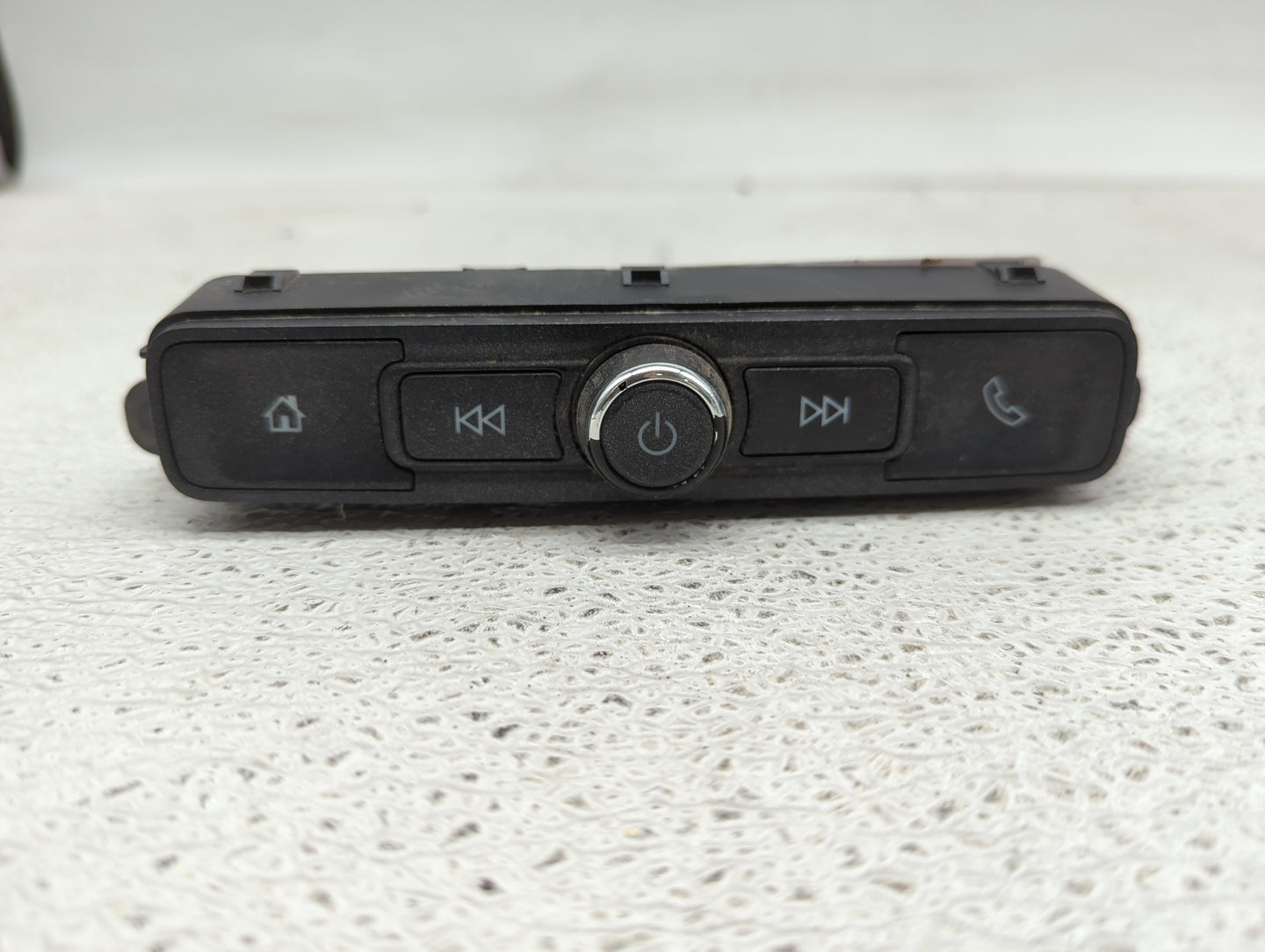 2015 Chevrolet Silverado Radio AM FM Cd Player Receiver Replacement Fits OEM Used Auto Parts - Oemusedautoparts1.com