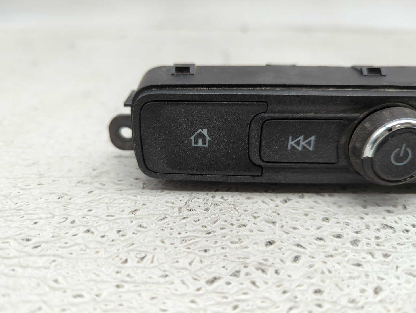 2015 Chevrolet Silverado Radio AM FM Cd Player Receiver Replacement Fits OEM Used Auto Parts - Oemusedautoparts1.com
