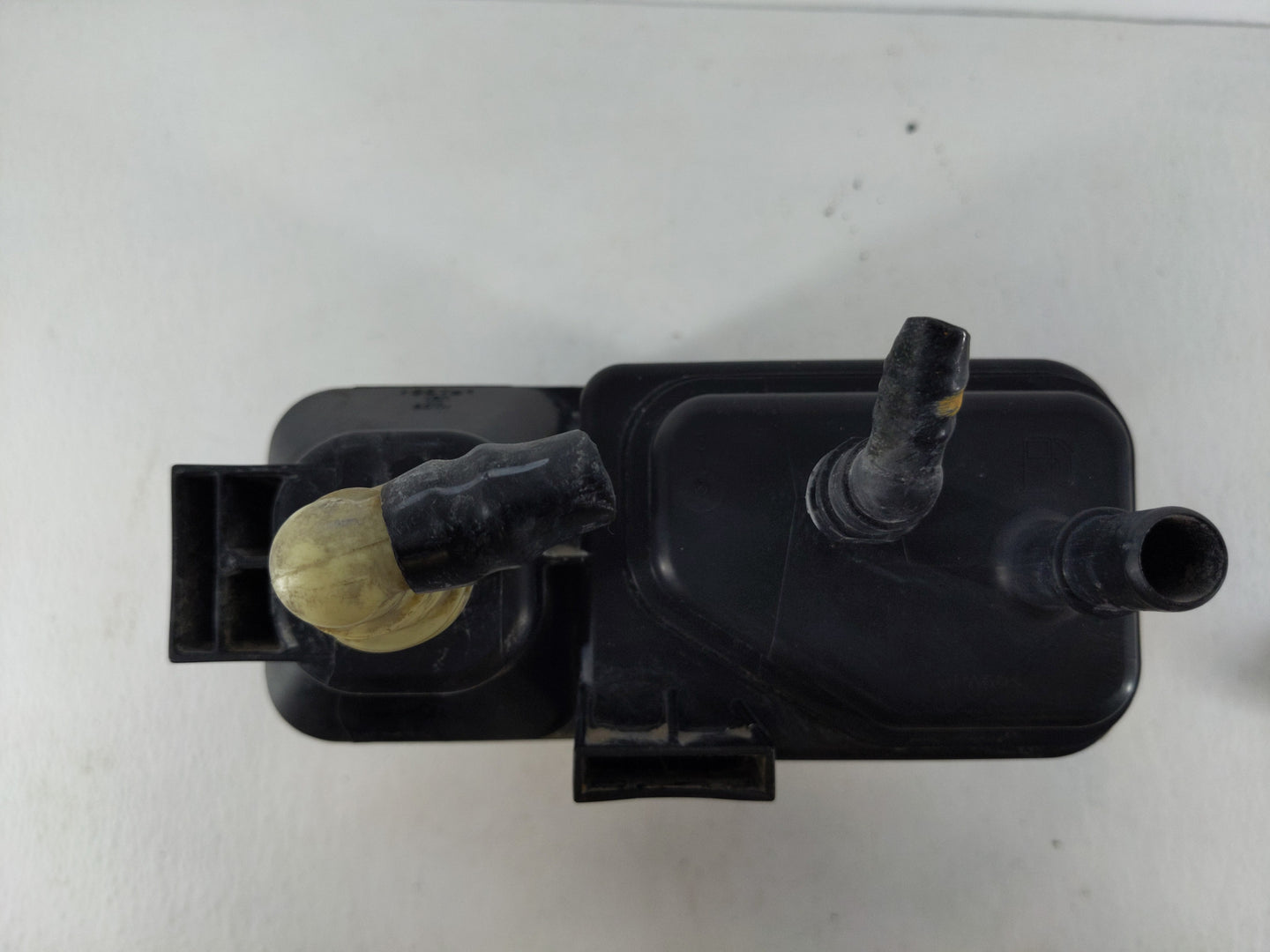 2015 Chevrolet Silverado 1500 Fuel Vapor Charcoal Canister - Oemusedautoparts1.com