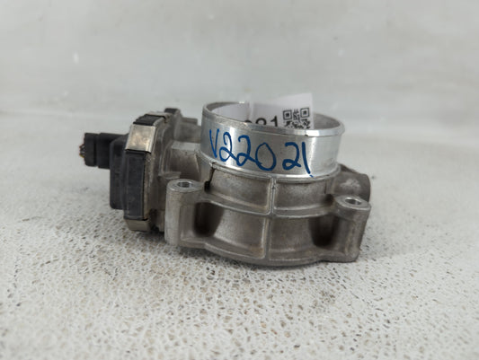 2014-2015 Chevrolet Silverado 1500 Throttle Body P/N:12632171BA Fits Fits 2014 2015 OEM Used Auto Parts