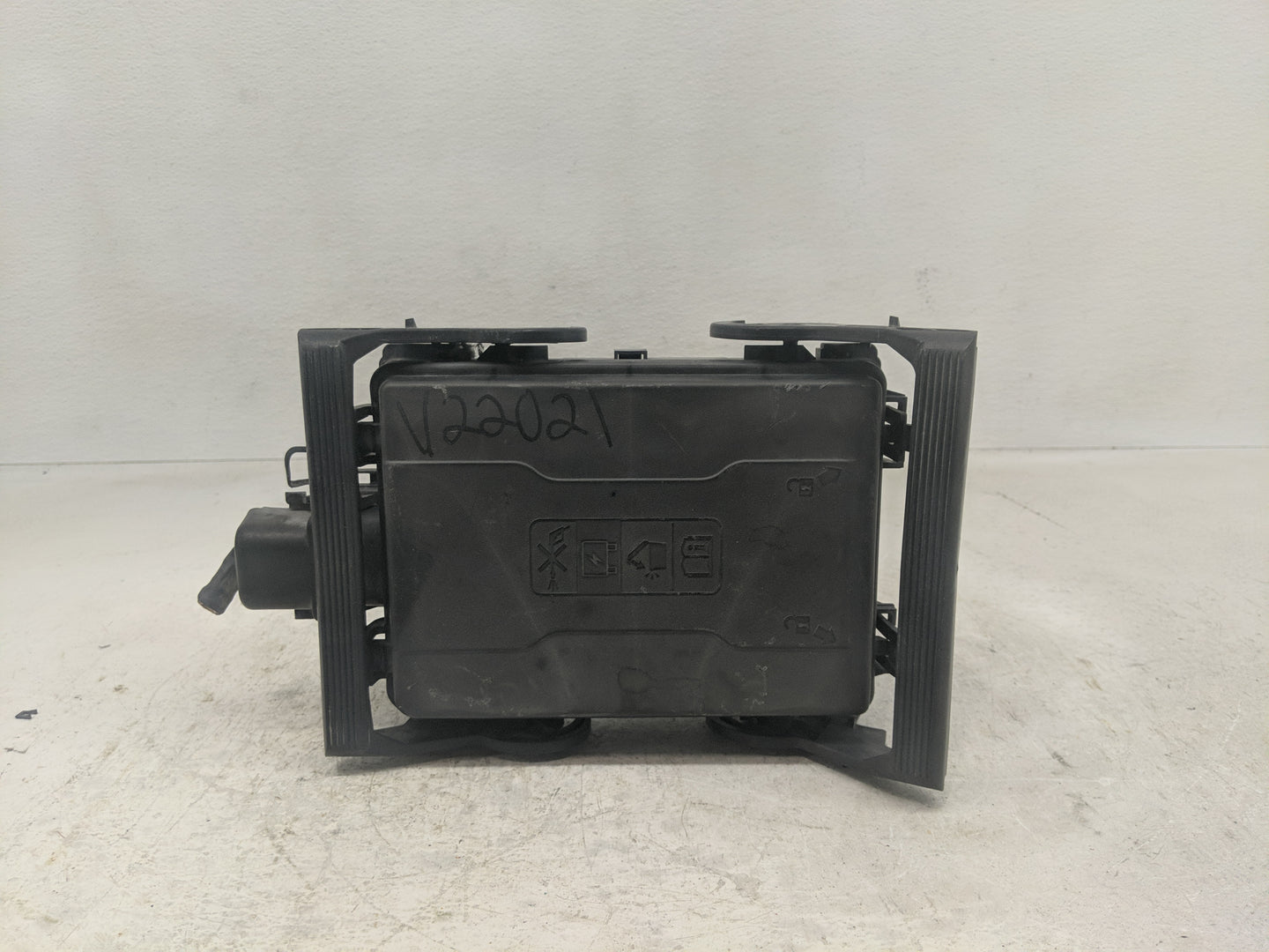 2016-2017 Chevrolet Silverado 1500 Fusebox Fuse Box Panel Relay Module Fits Fits 2016 2017 OEM Used Auto Parts - Oemusedauto