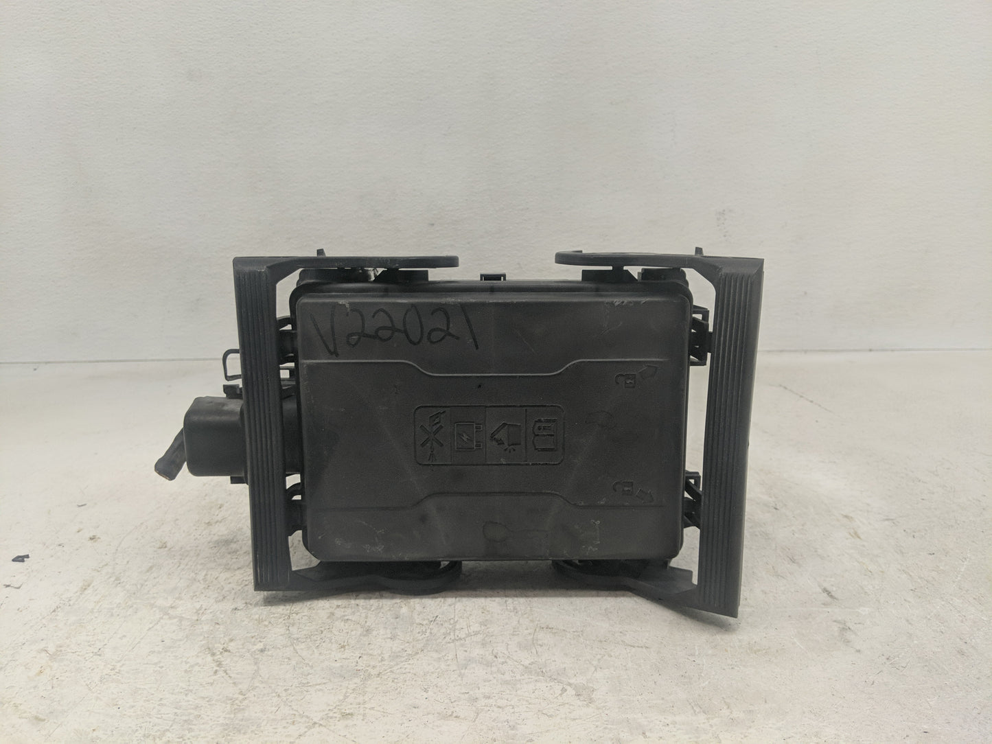 2016-2017 Chevrolet Silverado 1500 Fusebox Fuse Box Panel Relay Module Fits Fits 2016 2017 OEM Used Auto Parts - Oemusedauto