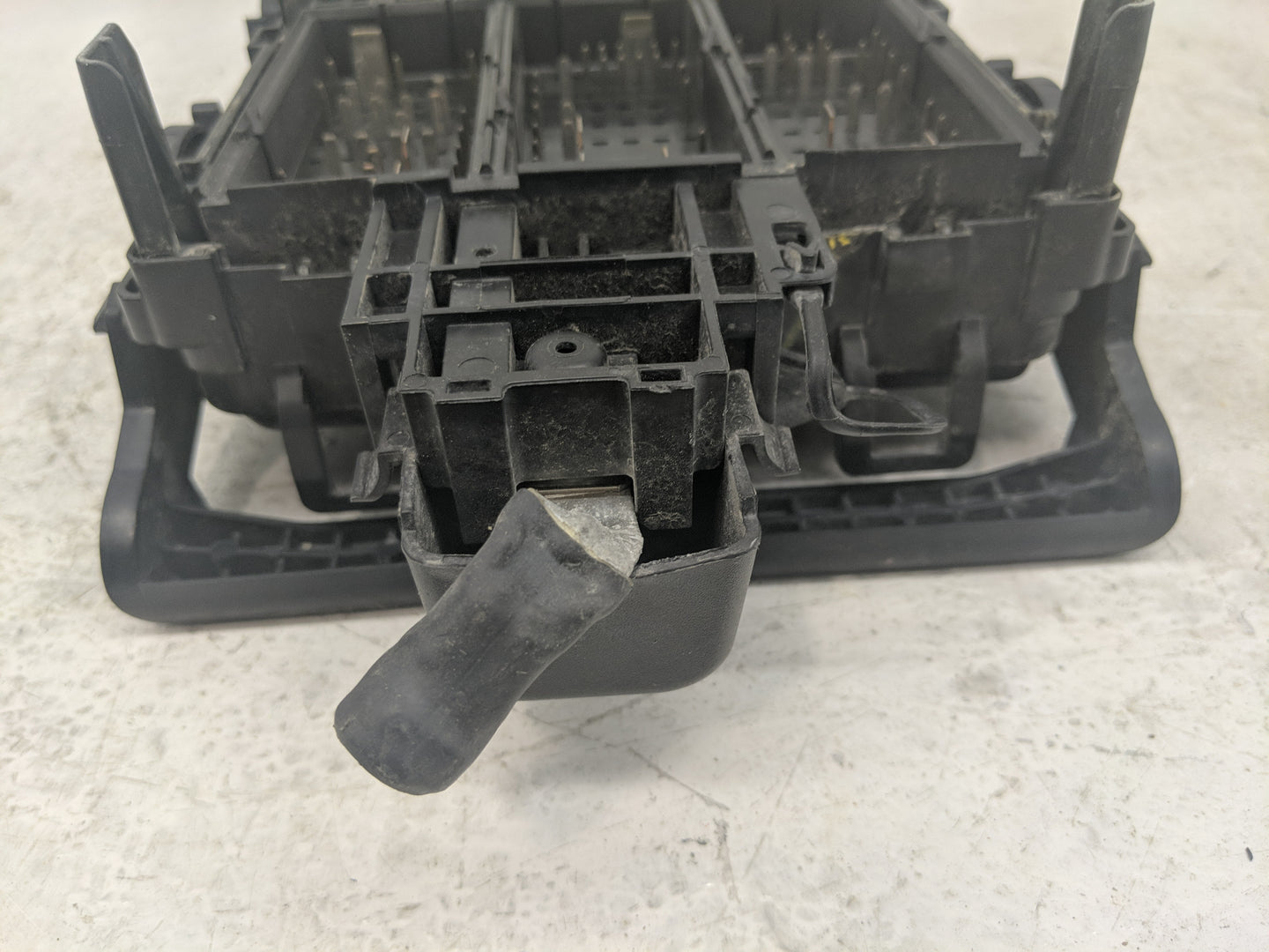 2016-2017 Chevrolet Silverado 1500 Fusebox Fuse Box Panel Relay Module Fits Fits 2016 2017 OEM Used Auto Parts - Oemusedauto