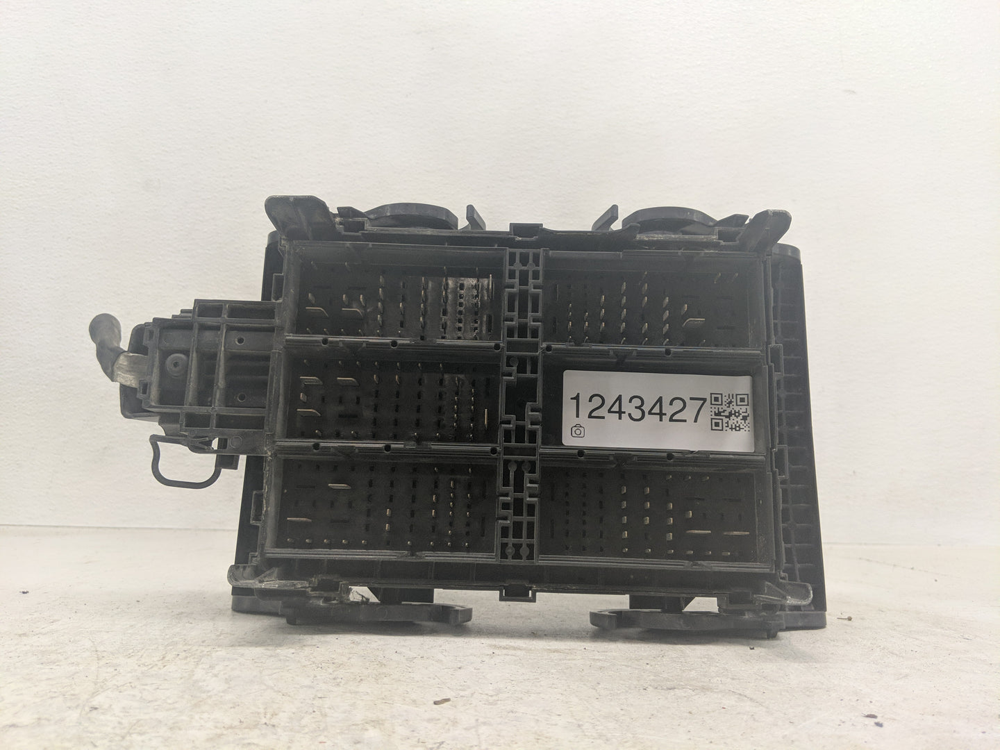 2016-2017 Chevrolet Silverado 1500 Fusebox Fuse Box Panel Relay Module Fits Fits 2016 2017 OEM Used Auto Parts - Oemusedauto