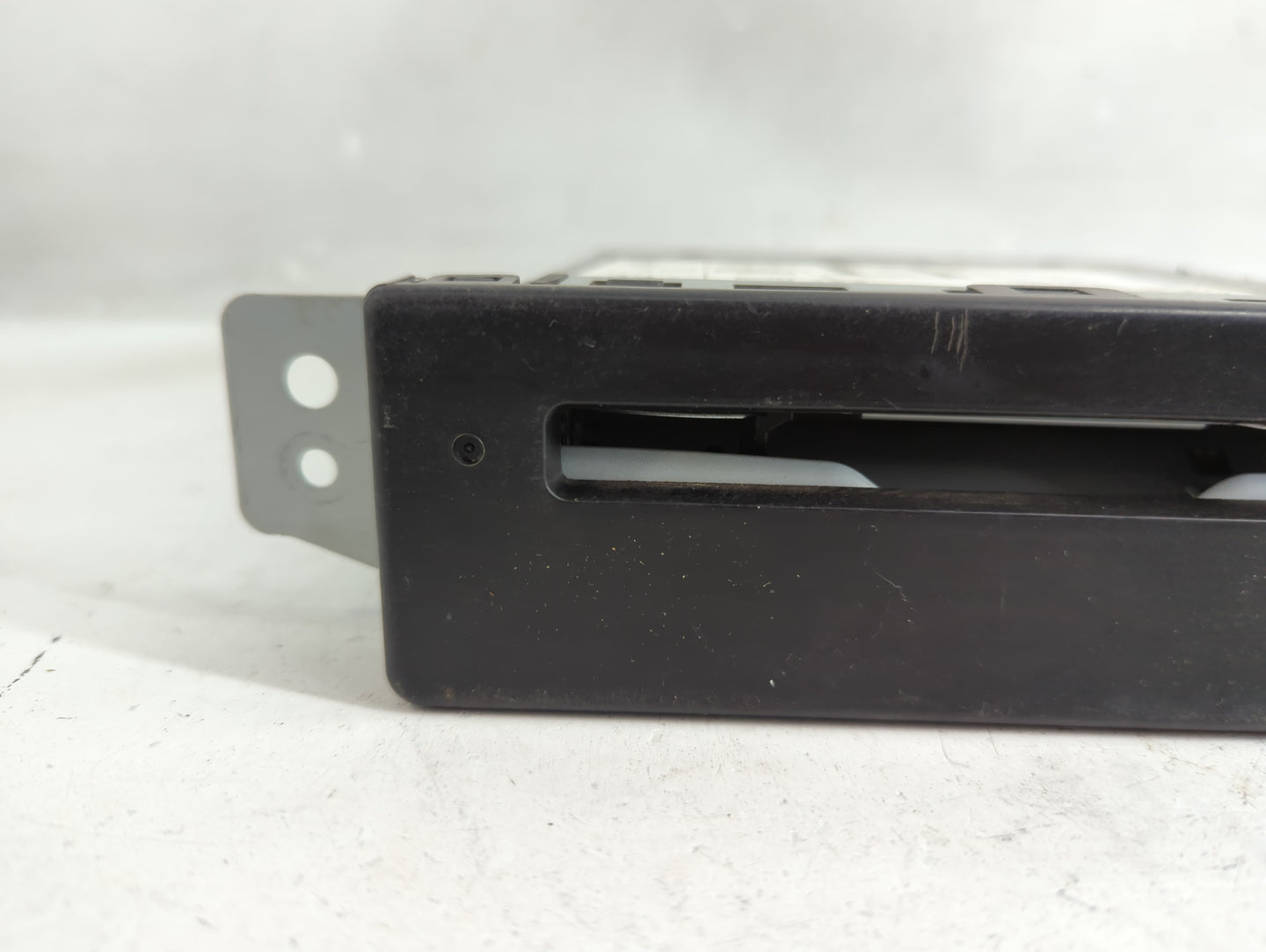 2015 Chevrolet Silverado 1500 Radio AM FM Cd Player Receiver Replacement P/N:13594481 Fits OEM Used Auto Parts - Oemusedauto