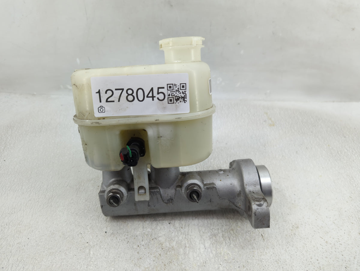 2014-2019 Chevrolet Silverado 1500 Brake Master Cylinder 1278045 - Oemusedautoparts1.com