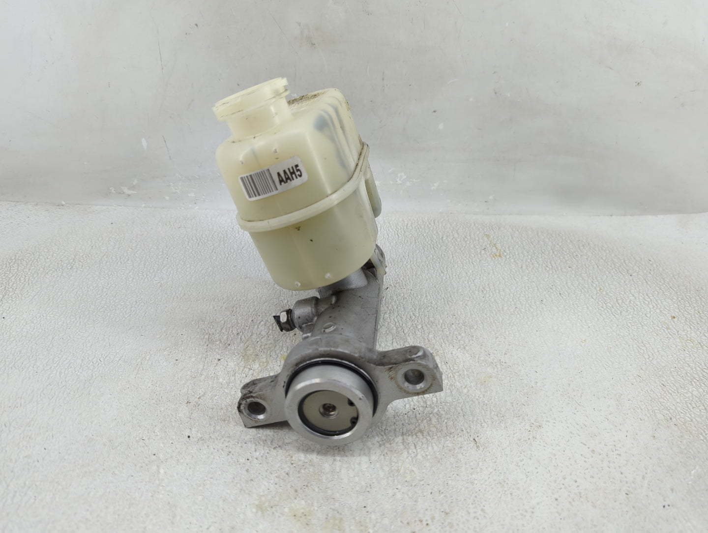 2014-2019 Chevrolet Silverado 1500 Brake Master Cylinder - Oemusedautoparts1.com