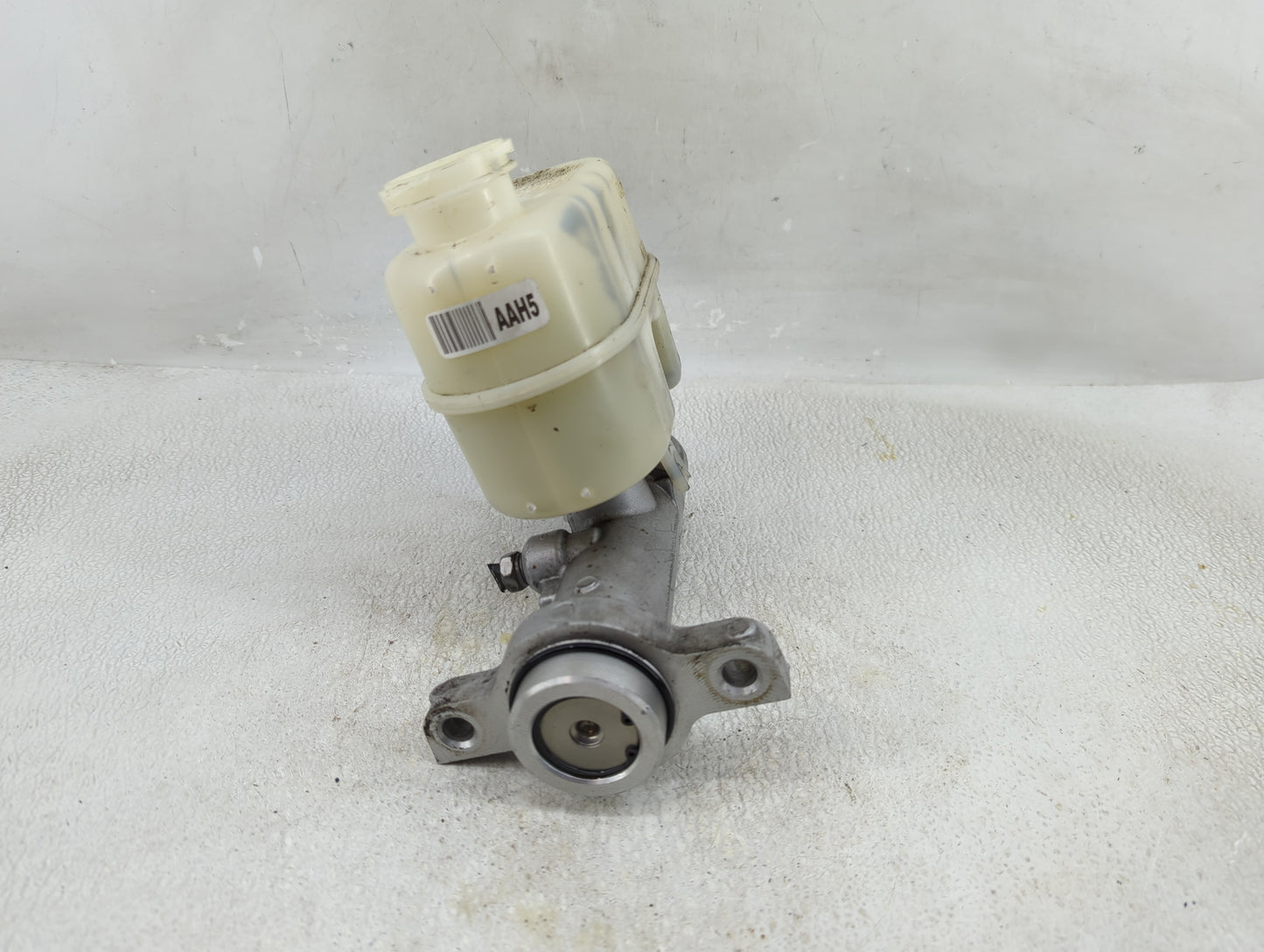 2014-2019 Chevrolet Silverado 1500 Brake Master Cylinder 1278045 - Oemusedautoparts1.com