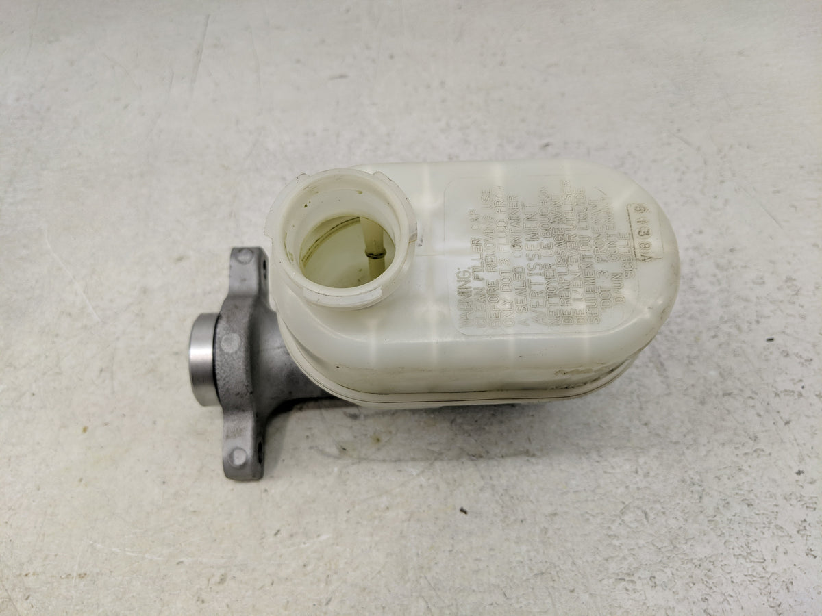 2014-2019 Chevrolet Silverado 1500 Brake Master Cylinder 1300385 - Oemusedautoparts1.com
