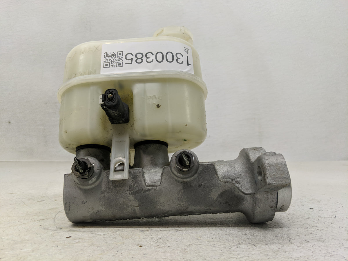 2014-2019 Chevrolet Silverado 1500 Brake Master Cylinder 1300385 - Oemusedautoparts1.com