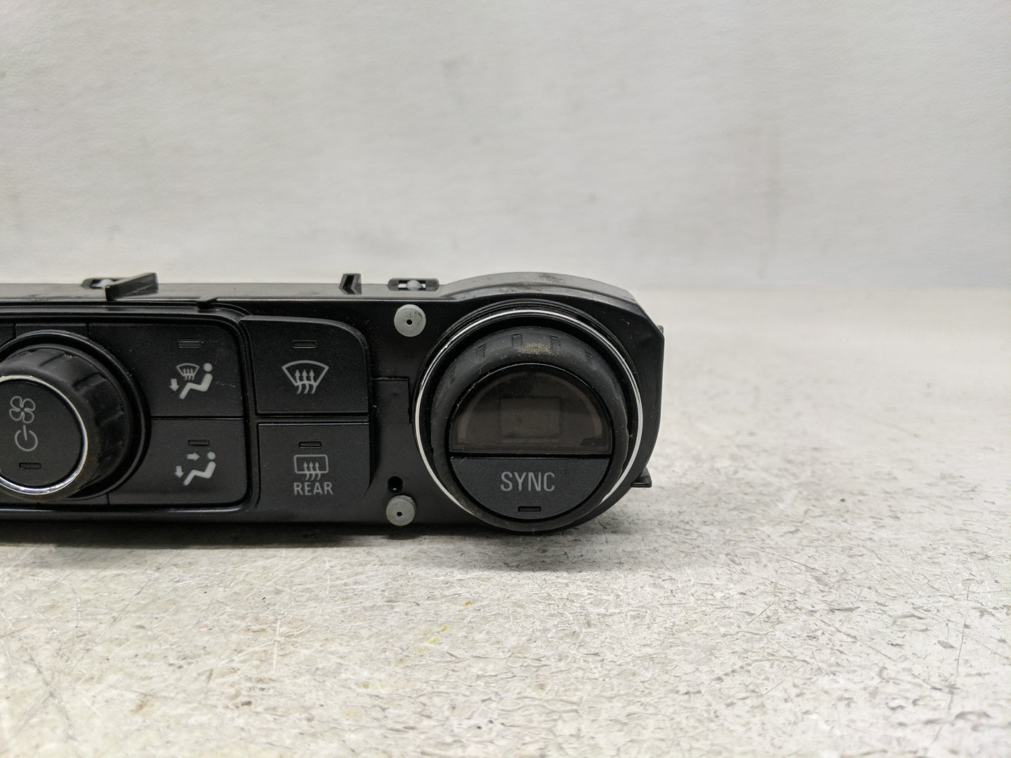 2015 Chevrolet Silverado 1500 Climate Control Module Temperature AC/Heater Replacement P/N:815372982 23486614 Fits OEM Used 