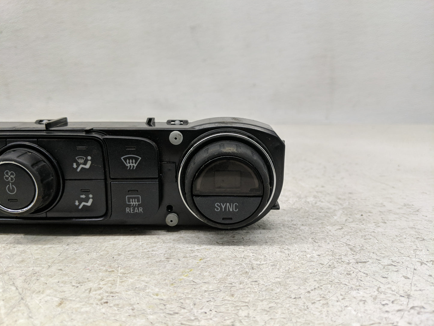 2015 Chevrolet Silverado 1500 Climate Control Module Temperature AC/Heater Replacement P/N:815372982 23486614 Fits OEM Used 