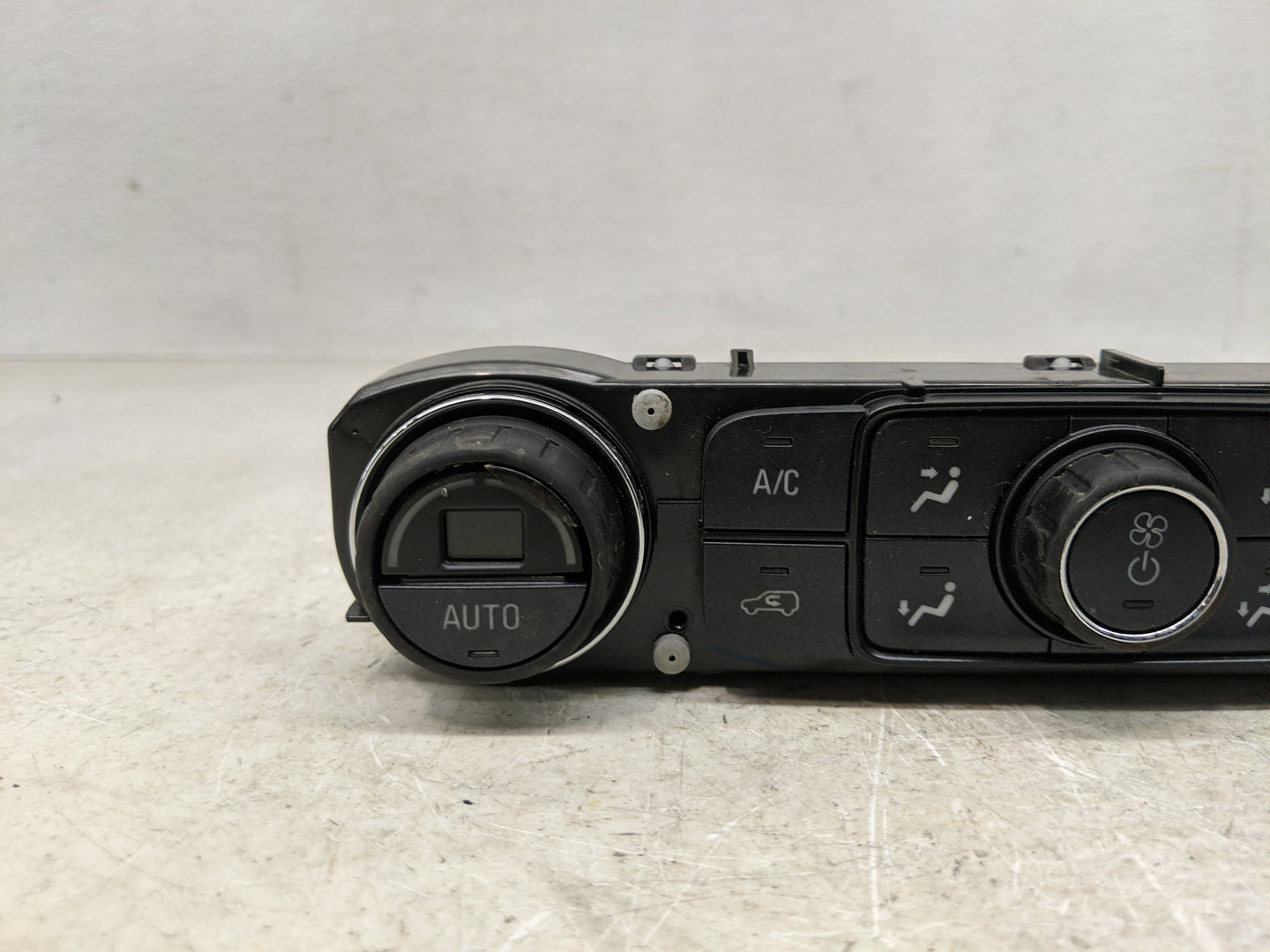 2015 Chevrolet Silverado 1500 Climate Control Module Temperature AC/Heater Replacement P/N:815372982 23486614 Fits OEM Used 