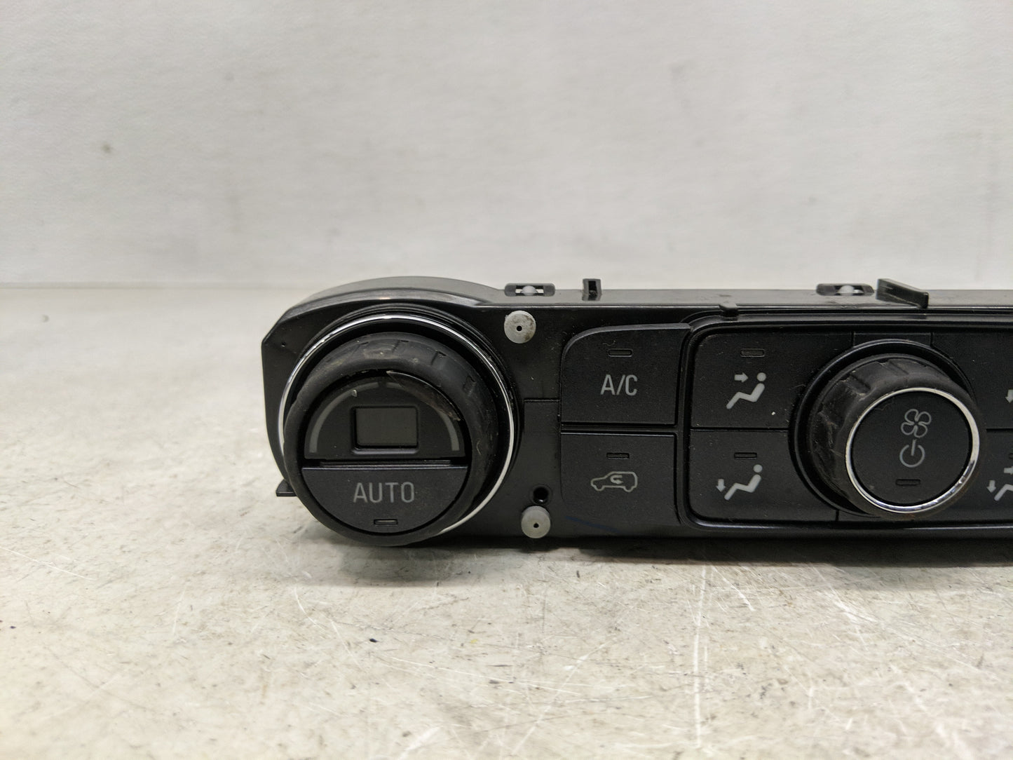 2015 Chevrolet Silverado 1500 Climate Control Module Temperature AC/Heater Replacement P/N:815372982 23486614 Fits OEM Used 