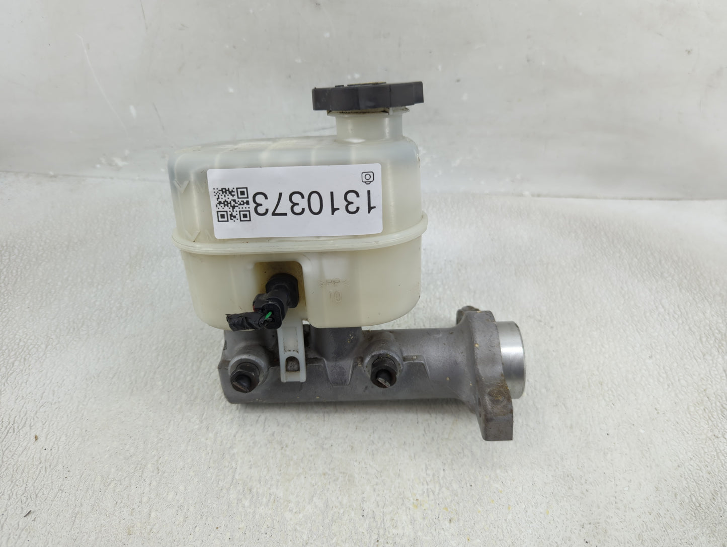 2014-2019 Chevrolet Silverado 1500 Brake Master Cylinder 1310373 - Oemusedautoparts1.com
