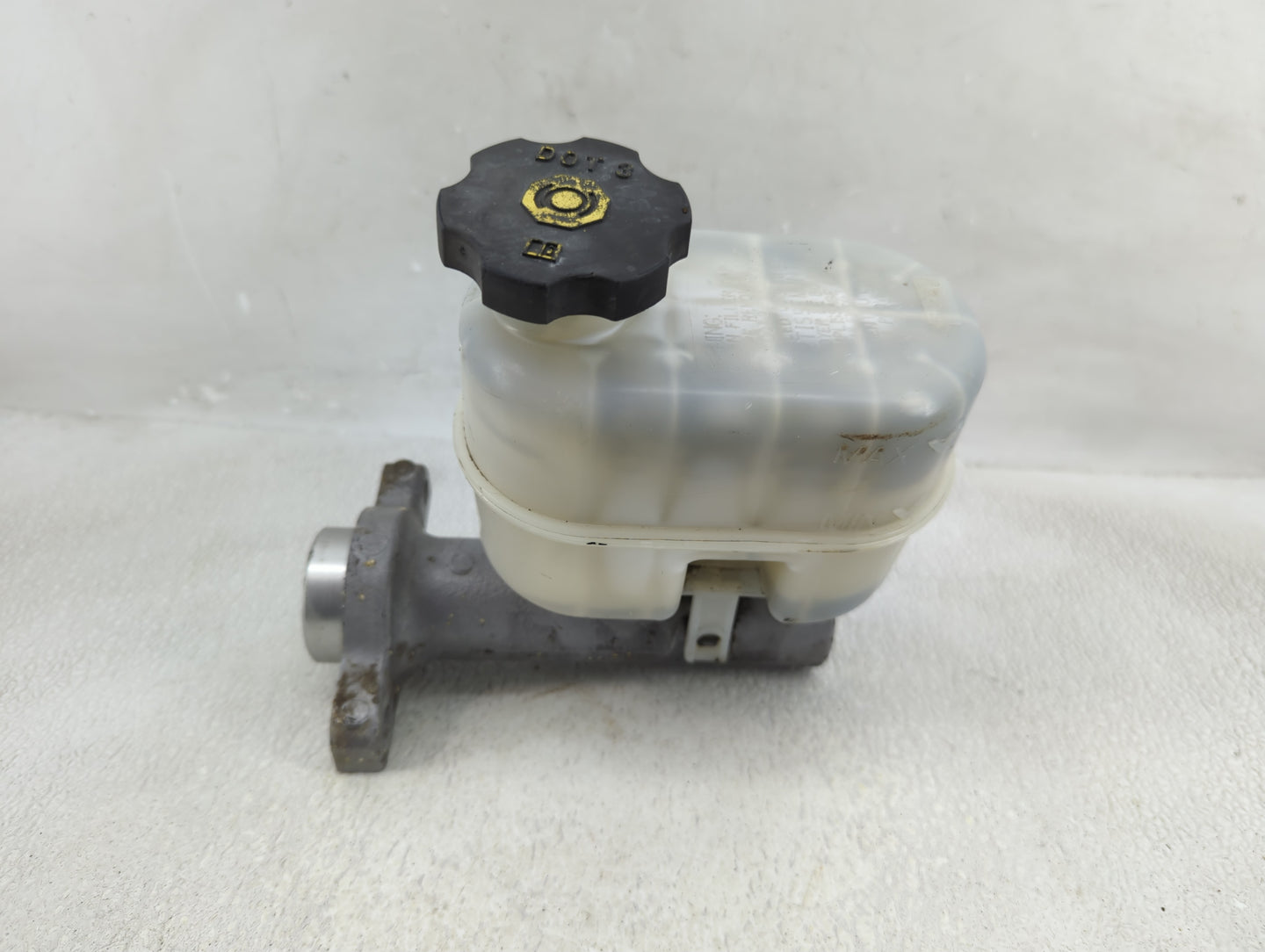 2014-2019 Chevrolet Silverado 1500 Brake Master Cylinder 1310373 - Oemusedautoparts1.com