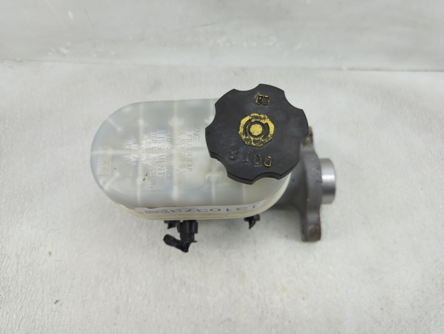 2014-2019 Chevrolet Silverado 1500 Brake Master Cylinder 1310373 - Oemusedautoparts1.com