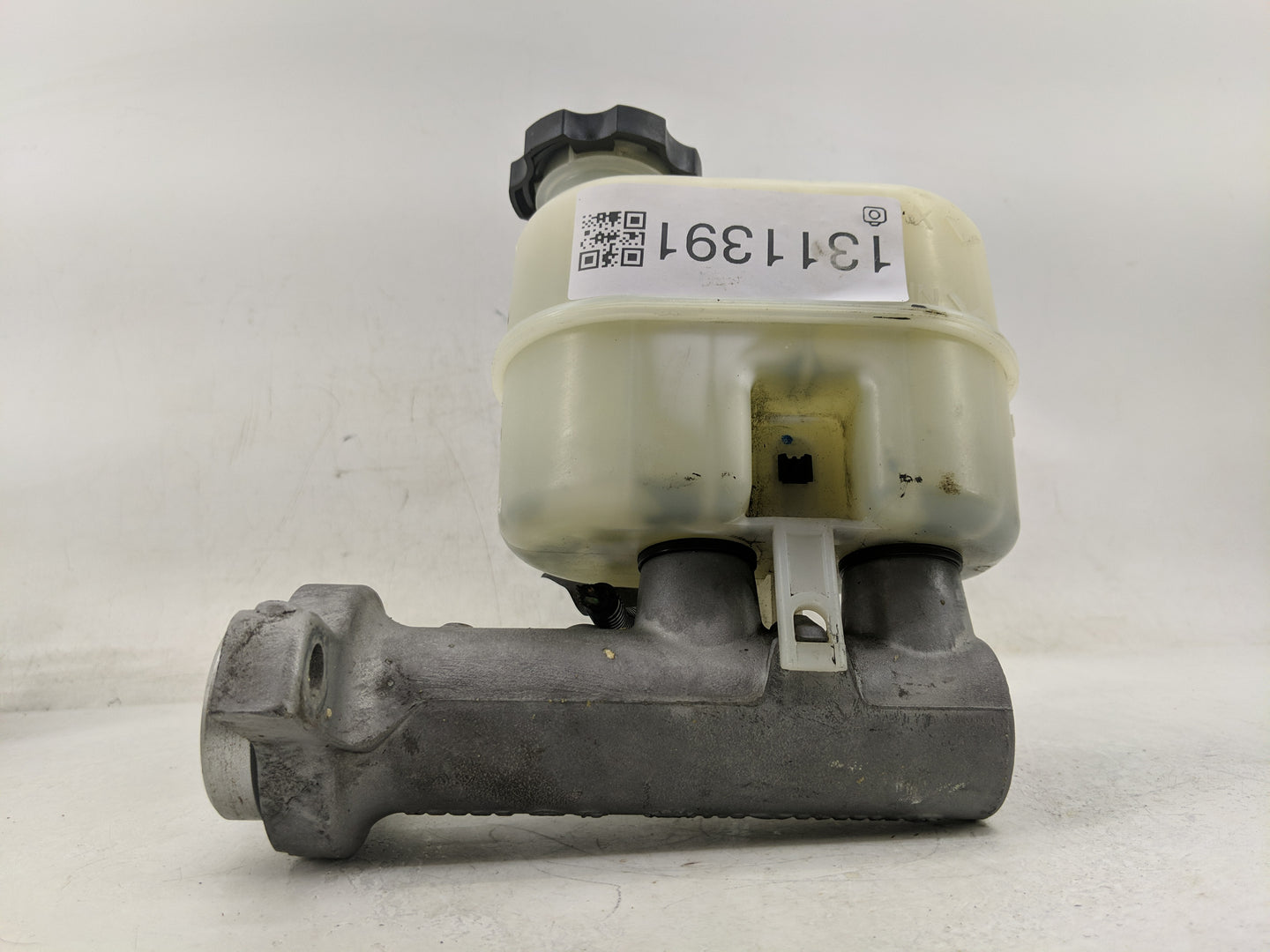 2014-2019 Chevrolet Silverado 1500 Brake Master Cylinder 1311391 - Oemusedautoparts1.com