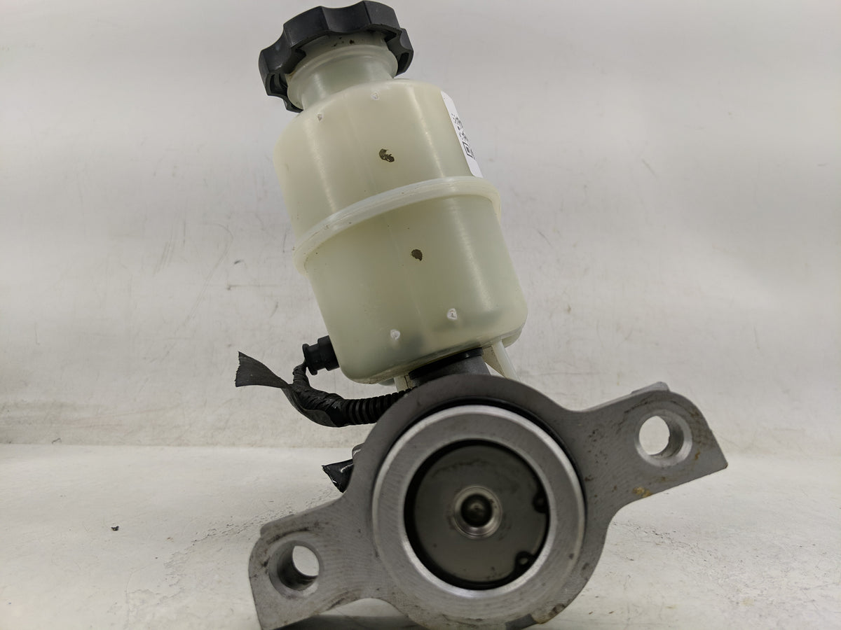 2014-2019 Chevrolet Silverado 1500 Brake Master Cylinder 1311391 - Oemusedautoparts1.com