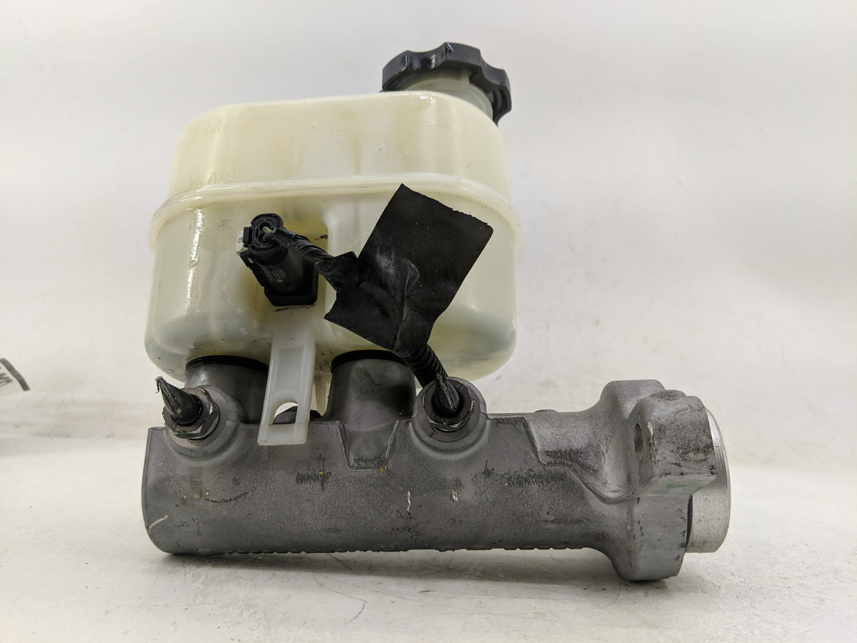 2014-2019 Chevrolet Silverado 1500 Brake Master Cylinder 1311391 - Oemusedautoparts1.com