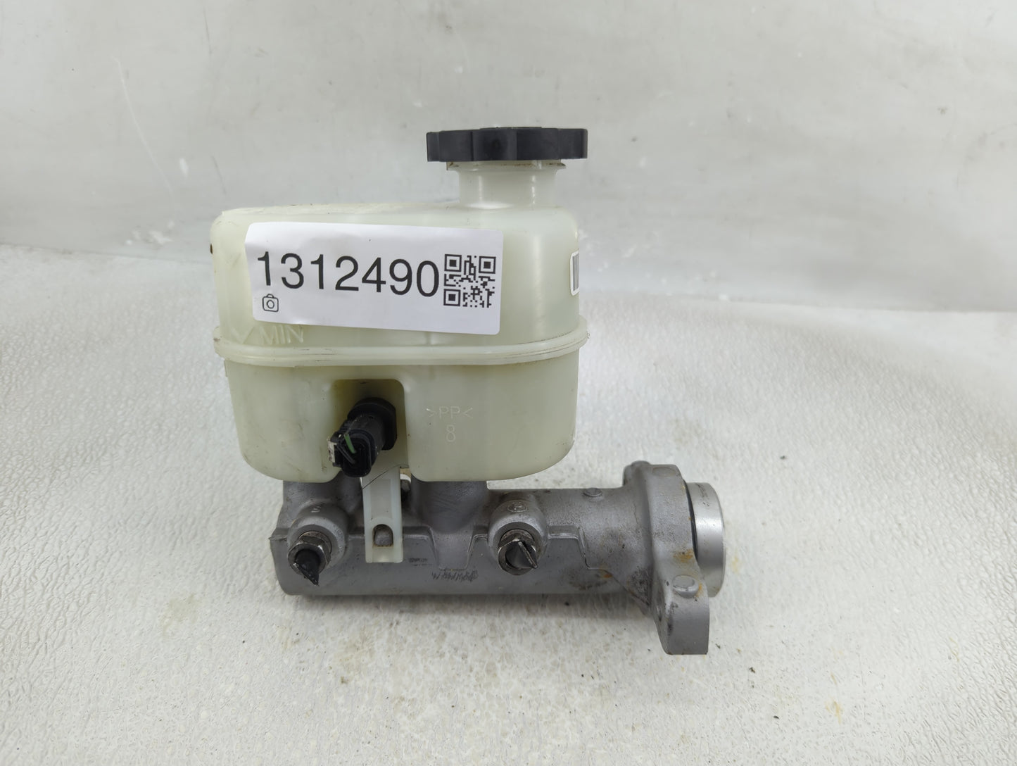 2014-2019 Chevrolet Silverado 1500 Brake Master Cylinder 1312490 - Oemusedautoparts1.com