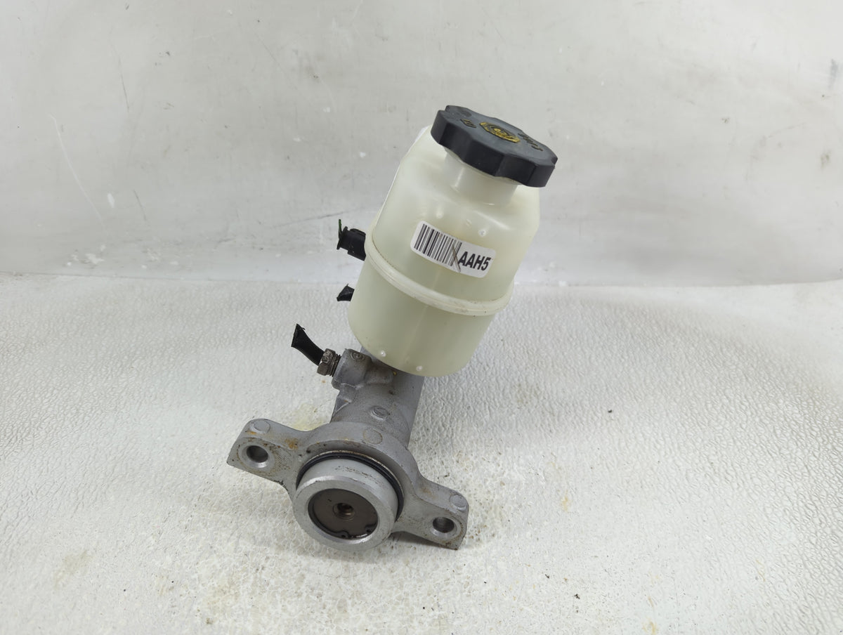 2014-2019 Chevrolet Silverado 1500 Brake Master Cylinder 1312490 - Oemusedautoparts1.com