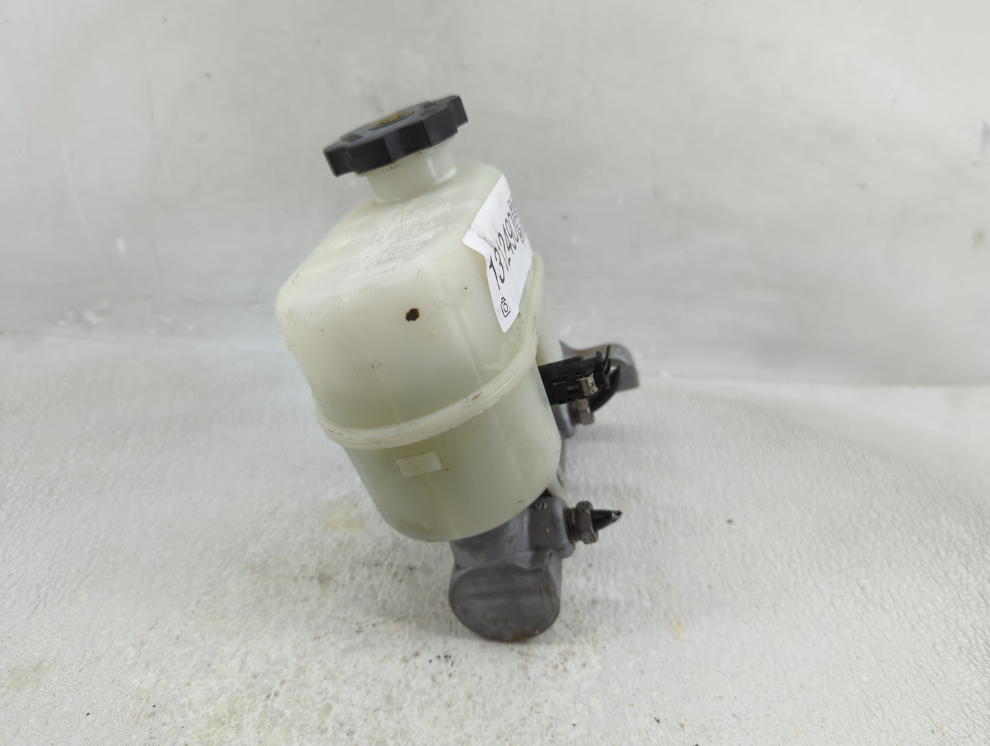 2014-2019 Chevrolet Silverado 1500 Brake Master Cylinder 1312490 - Oemusedautoparts1.com
