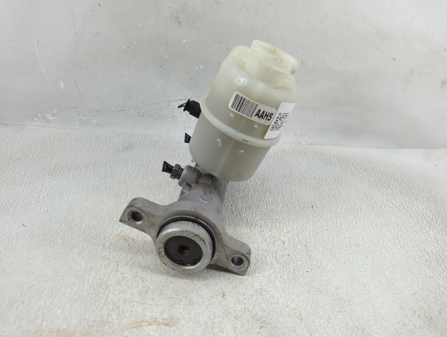 2014-2019 Chevrolet Silverado 1500 Brake Master Cylinder 1312785 - Oemusedautoparts1.com