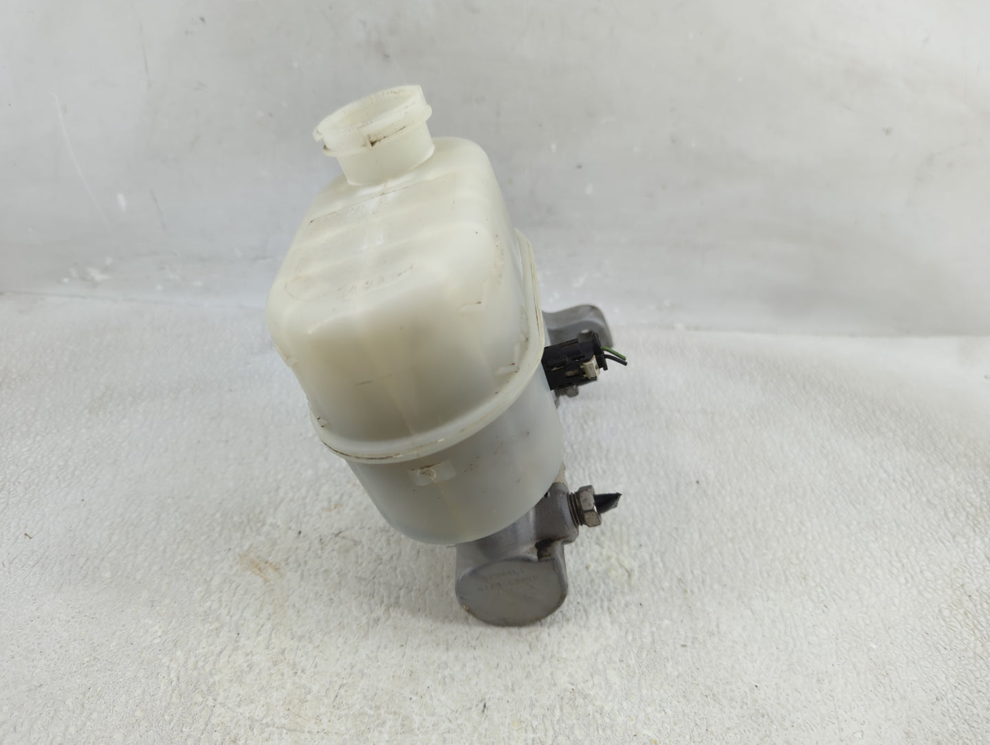 2014-2019 Chevrolet Silverado 1500 Brake Master Cylinder 1312785 - Oemusedautoparts1.com
