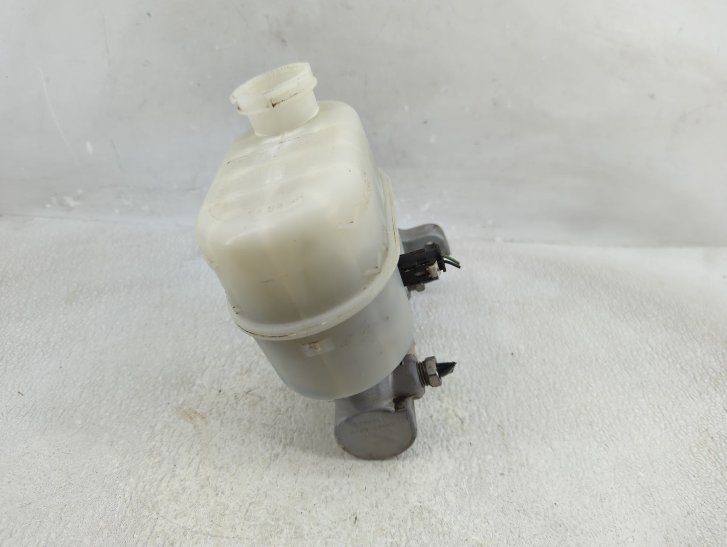 2014-2019 Chevrolet Silverado 1500 Brake Master Cylinder 1312785 - Oemusedautoparts1.com