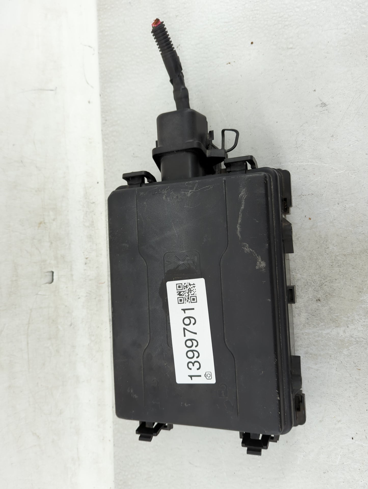 2016-2017 Chevrolet Silverado 1500 Fusebox Fuse Box Panel Relay Module P/N:23285566-01 Fits Fits 2016 2017 OEM Used Auto Par