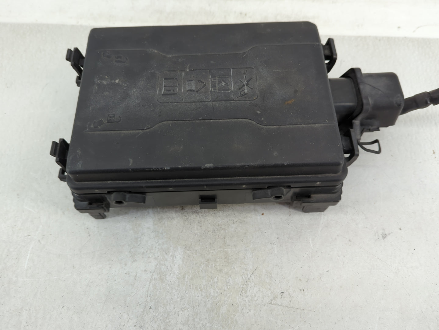 2016-2017 Chevrolet Silverado 1500 Fusebox Fuse Box Panel Relay Module P/N:23285566-01 Fits Fits 2016 2017 OEM Used Auto Par