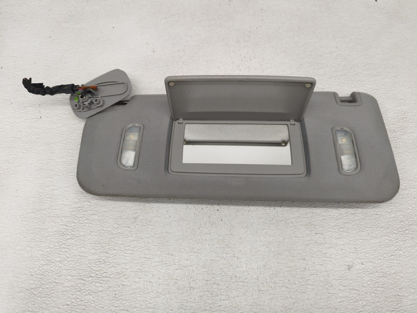2014-2019 Chevrolet Silverado 1500 Sun Visor Shade Replacement Driver Left Mirror Fits Fits 2014 2015 2016 2017 2018 2019 OE