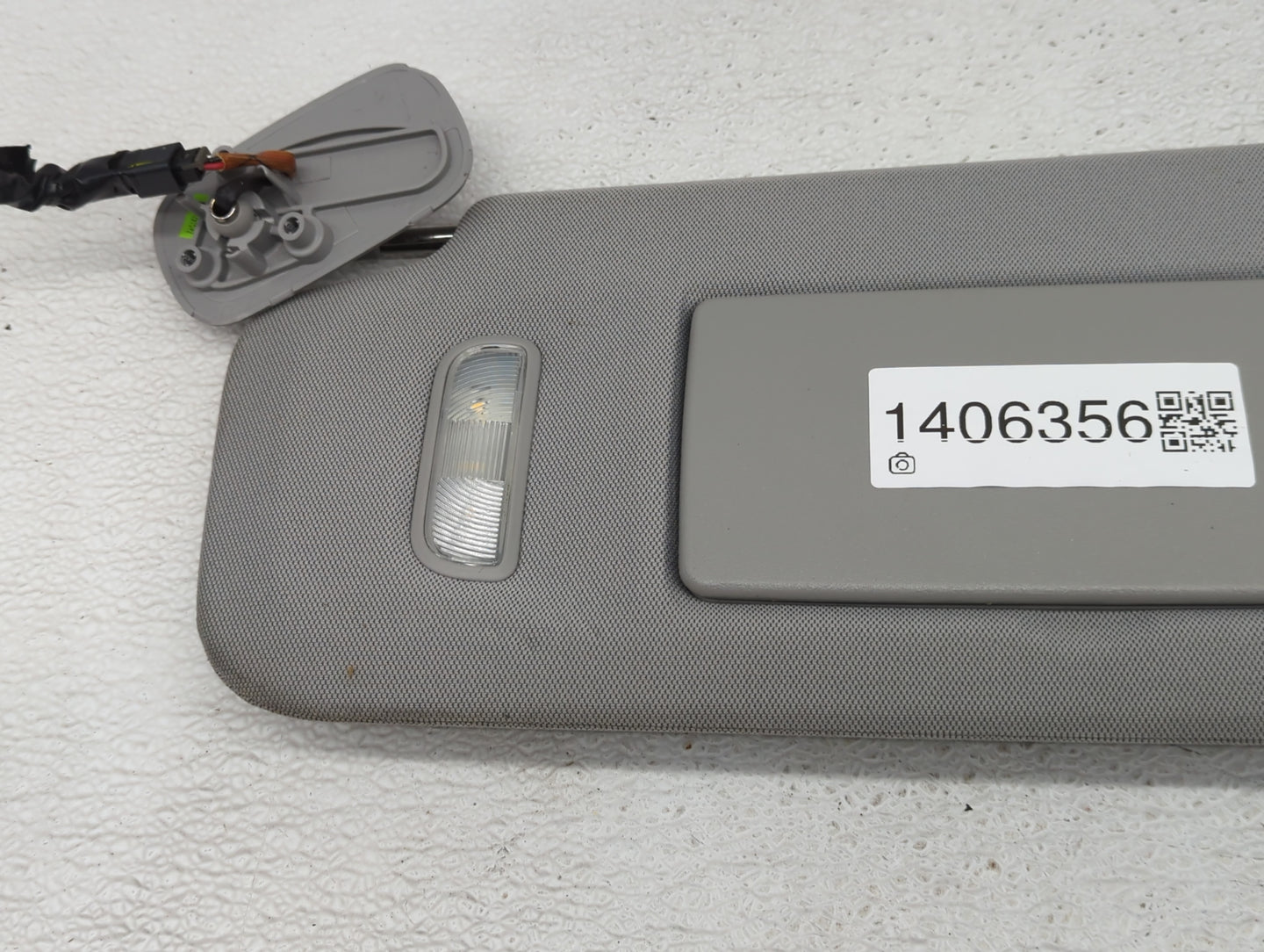 2014-2019 Chevrolet Silverado 1500 Sun Visor Shade Replacement Driver Left Mirror Fits Fits 2014 2015 2016 2017 2018 2019 OE